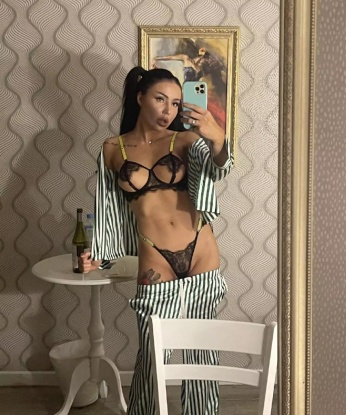 Огонь и лед в одном флаконе! Готова разжечь в тебе пламень страсти и почувствовать настоящее блаженство вместе. Звони, не пожалеешь! 2421, 23 года